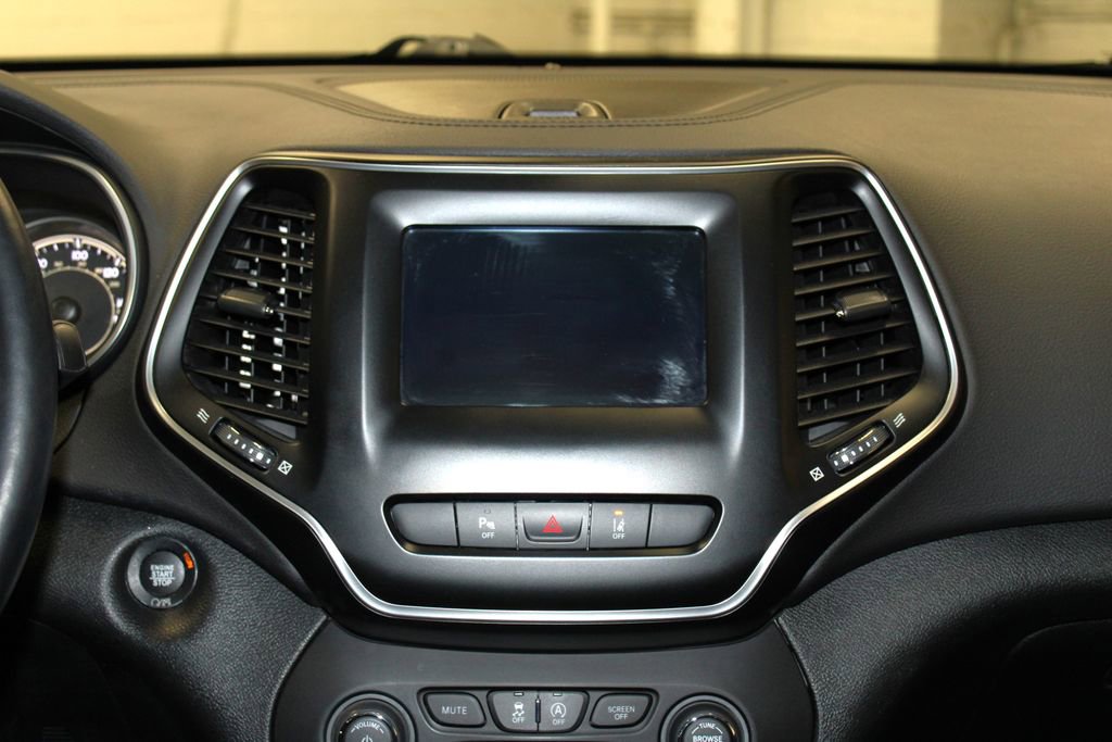 Used 2021 Jeep Cherokee Latitude Plus image 13