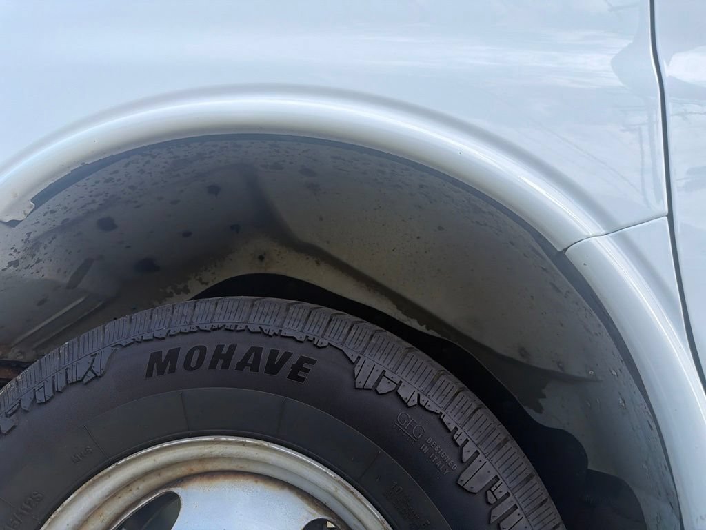 Used 2015 Chevrolet Express 4500 RWD image 12