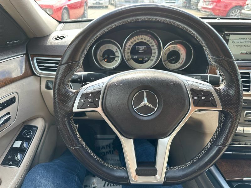 Used 2014 Mercedes-Benz E 550 4MATIC Sedan image 15