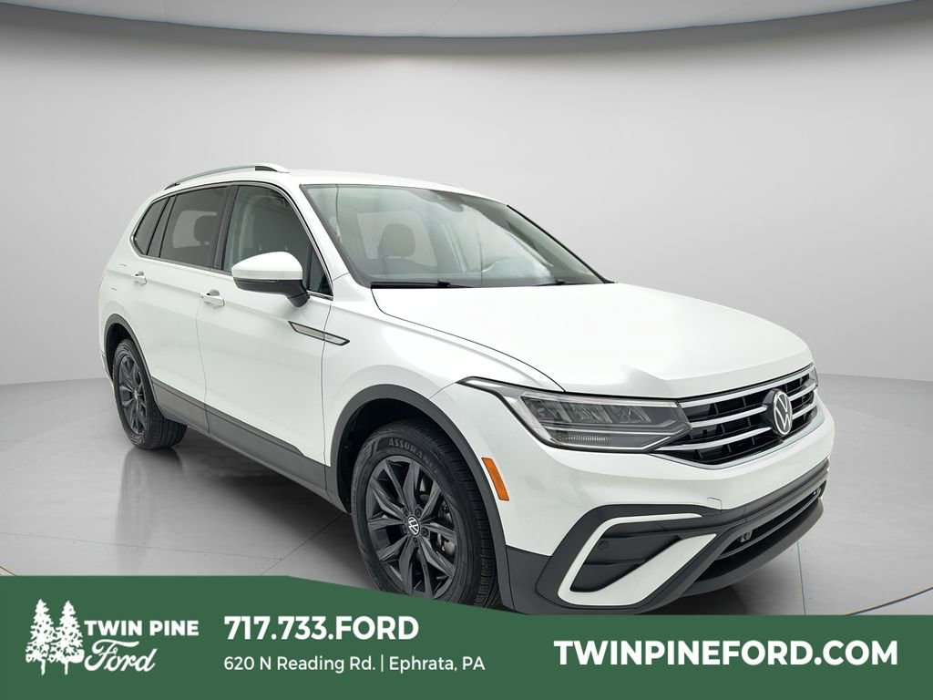 Used 2024 Volkswagen Tiguan SE FWD image 1