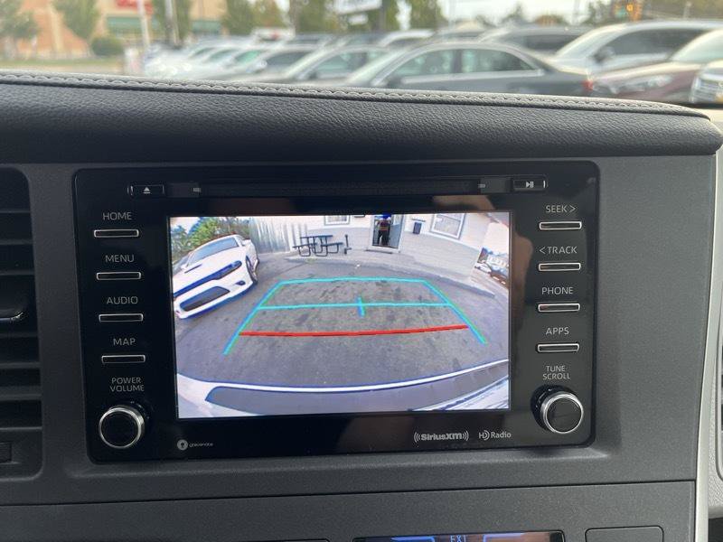 Used 2020 Toyota Sienna XLE FWD image 20