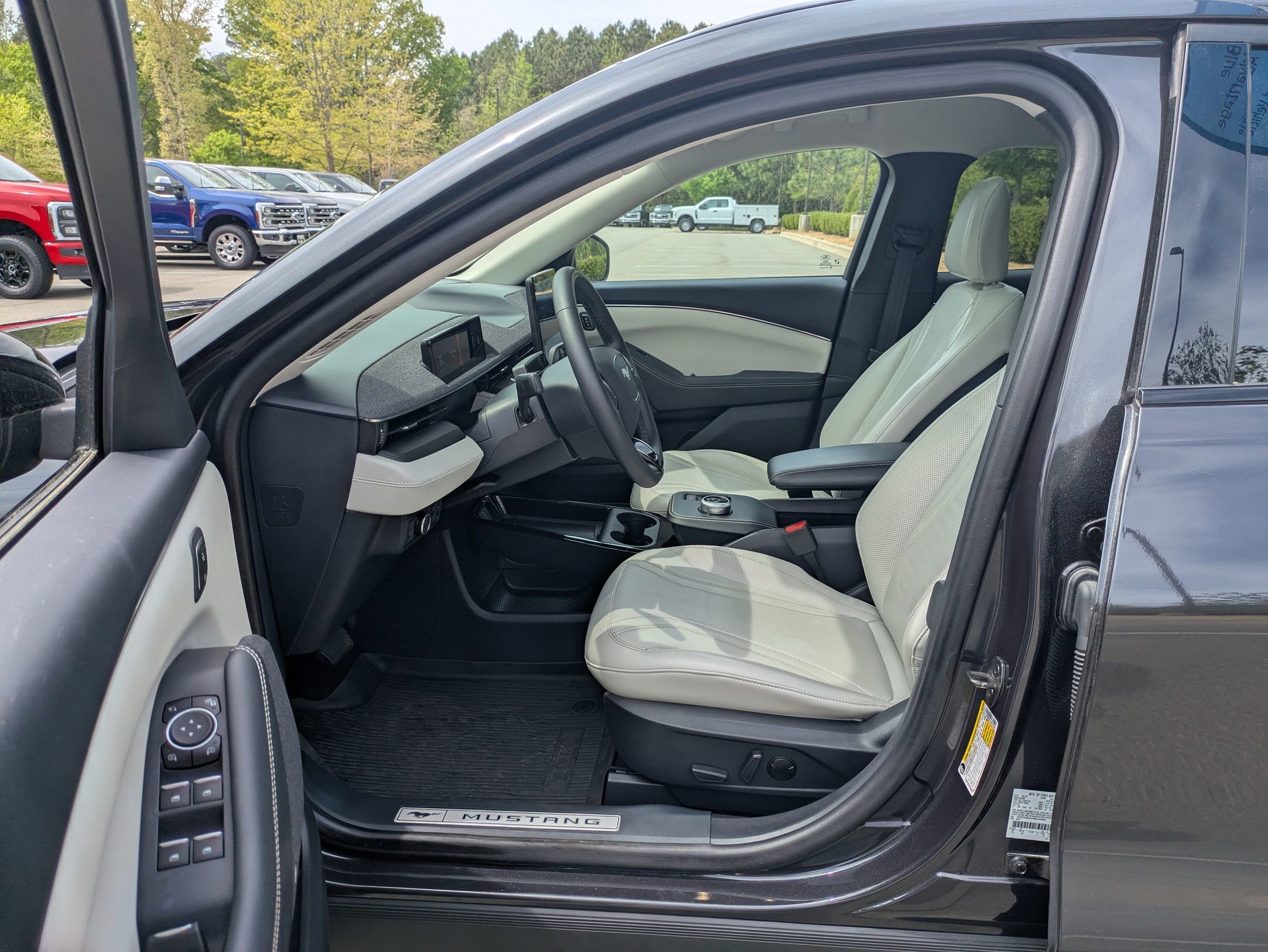 Certified 2022 Ford Mustang Mach-E Premium AWD/4WD image 12