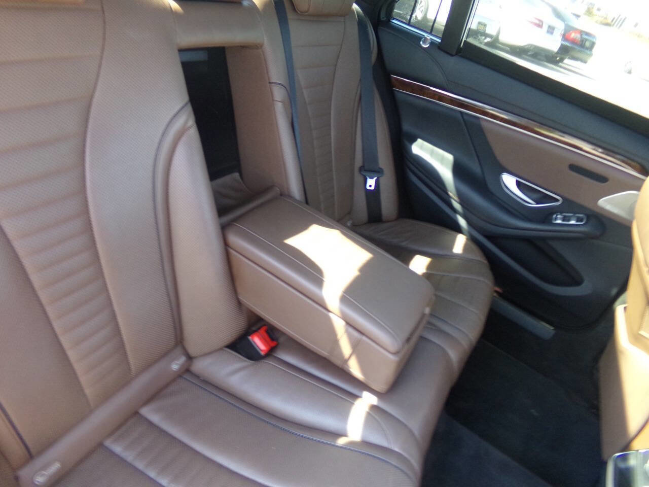 Used 2016 Mercedes-Benz S 550 4MATIC Sedan image 39