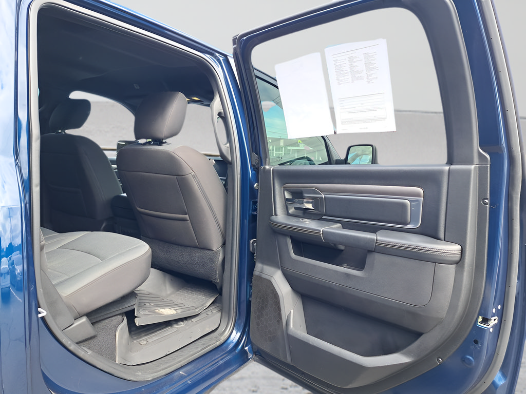 Used 2024 RAM 1500 Warlock AWD/4WD image 8