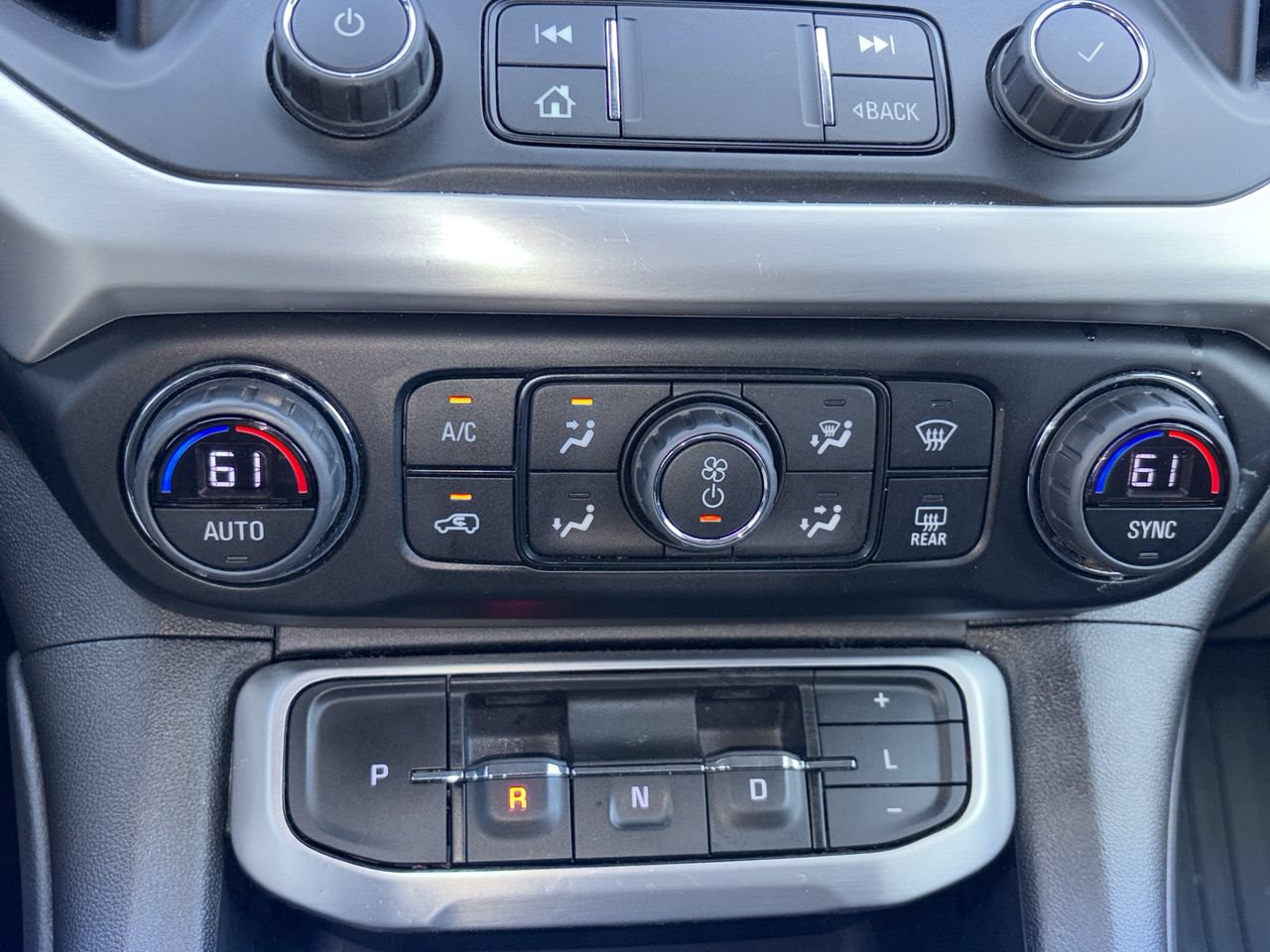 Used 2023 GMC Acadia SLE w/ Driver Convenience Package FWD image 5
