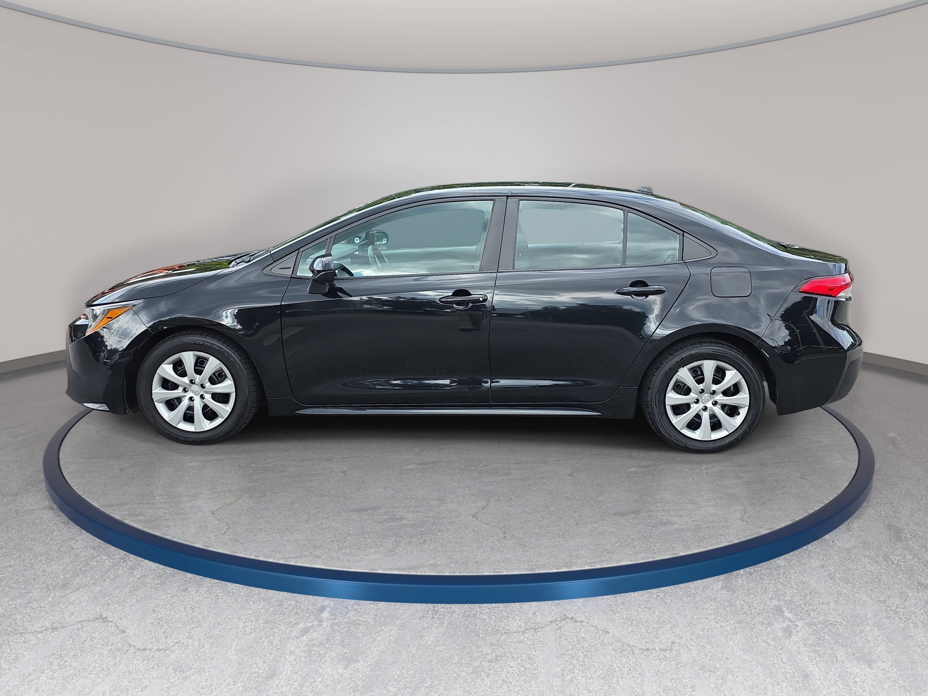 Used 2024 Toyota Corolla LE FWD image 8