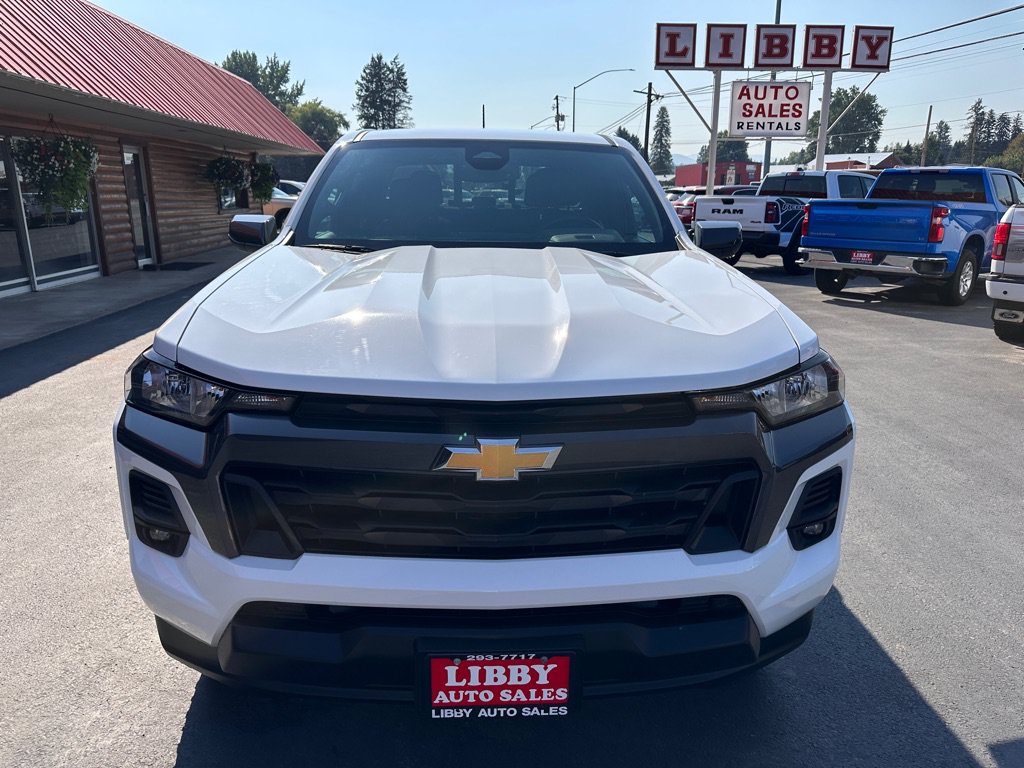 Used 2023 Chevrolet Colorado LT w/ LT Convenience Package II AWD/4WD image 2