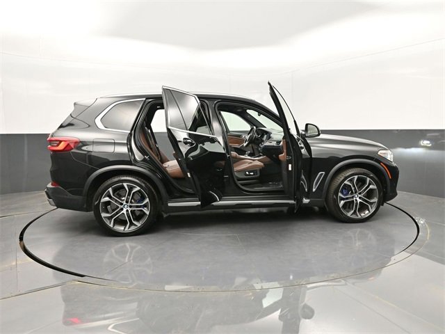 Used 2019 BMW X5 xDrive50i w/ Executive Package image 29