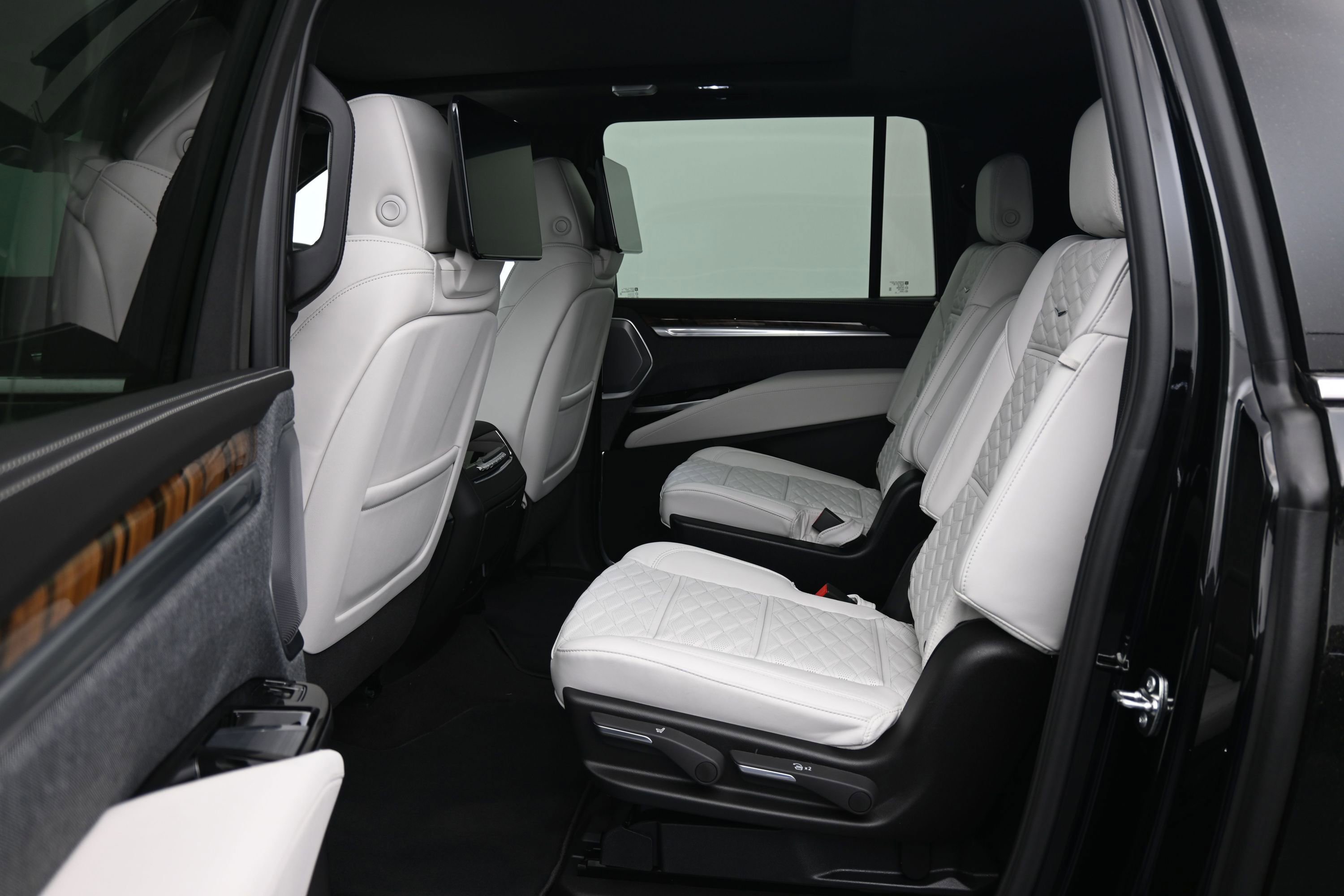 New 2026 Cadillac Escalade ESV Platinum Luxury AWD/4WD image 10