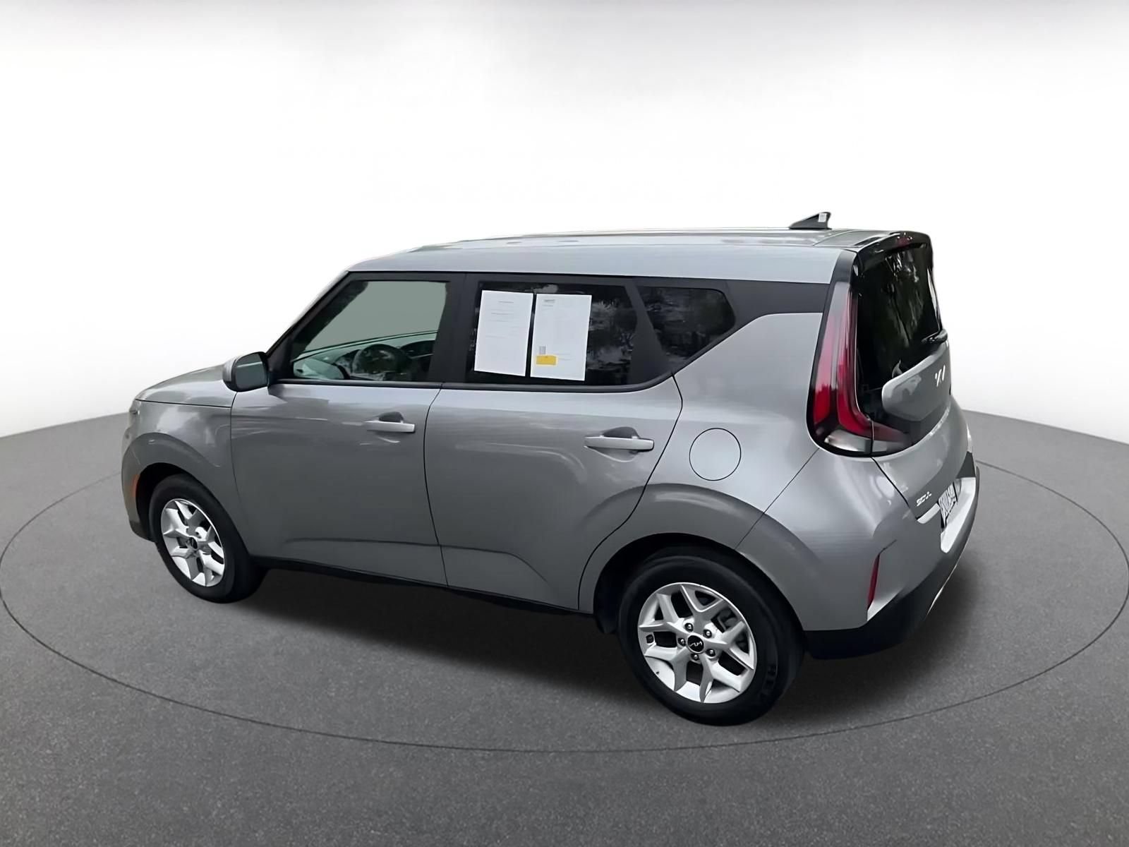 Used 2025 Kia Soul LX w/ LX Technology Package FWD image 8