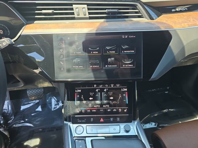 Used 2019 Audi e-tron Prestige w/ Prestige Package AWD/4WD image 21