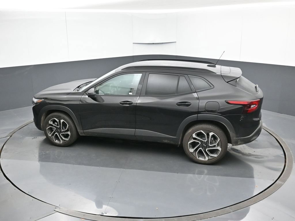 Certified 2026 Chevrolet Trax RS w/ Driver Confidence Package image 45