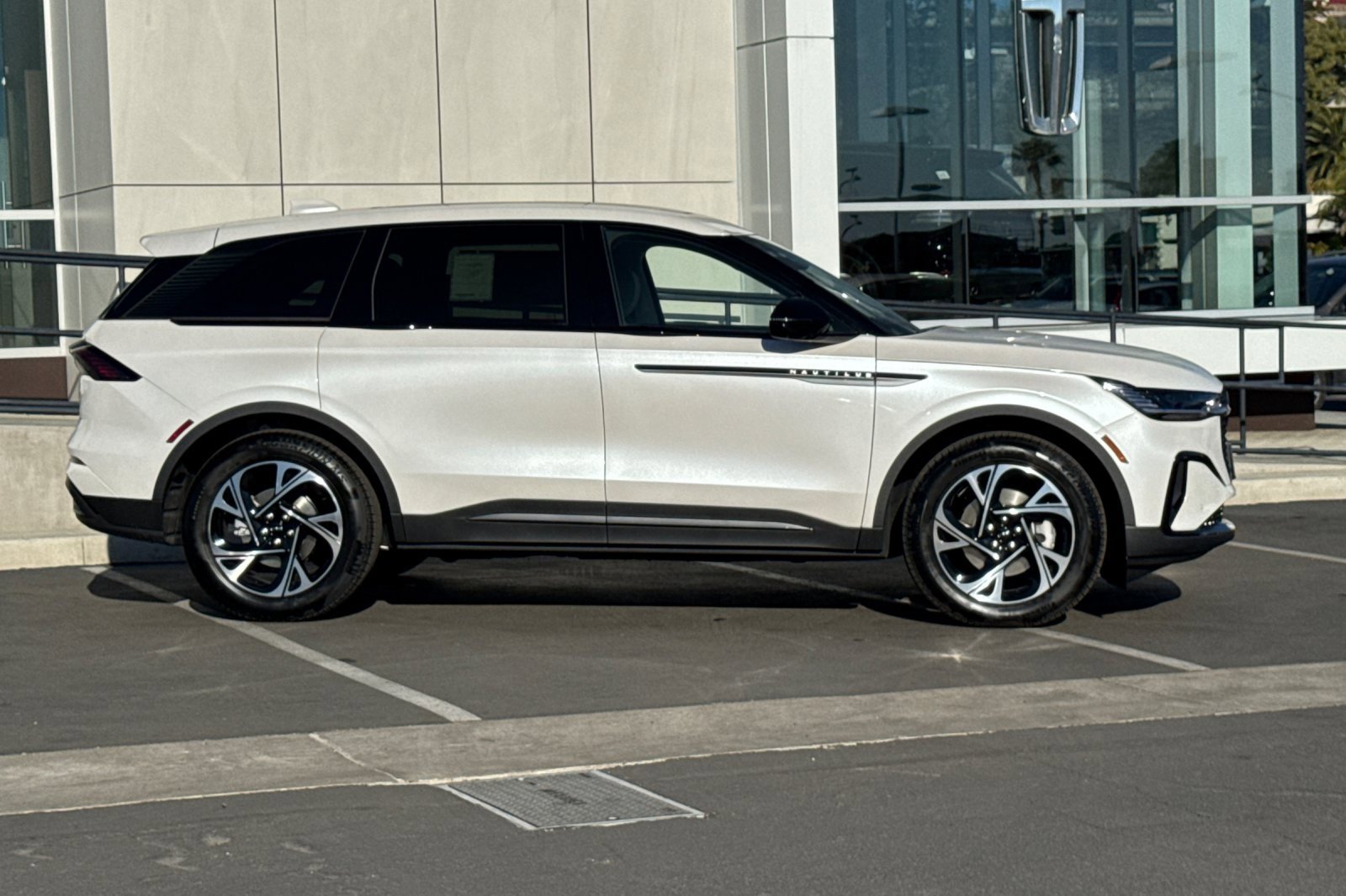 New 2026 Lincoln Nautilus Premier w/ Equipment Group 102A image 2