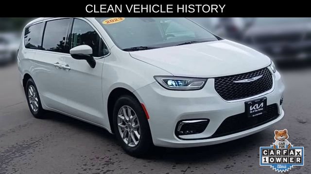 Used 2023 Chrysler Pacifica Touring-L FWD image 5