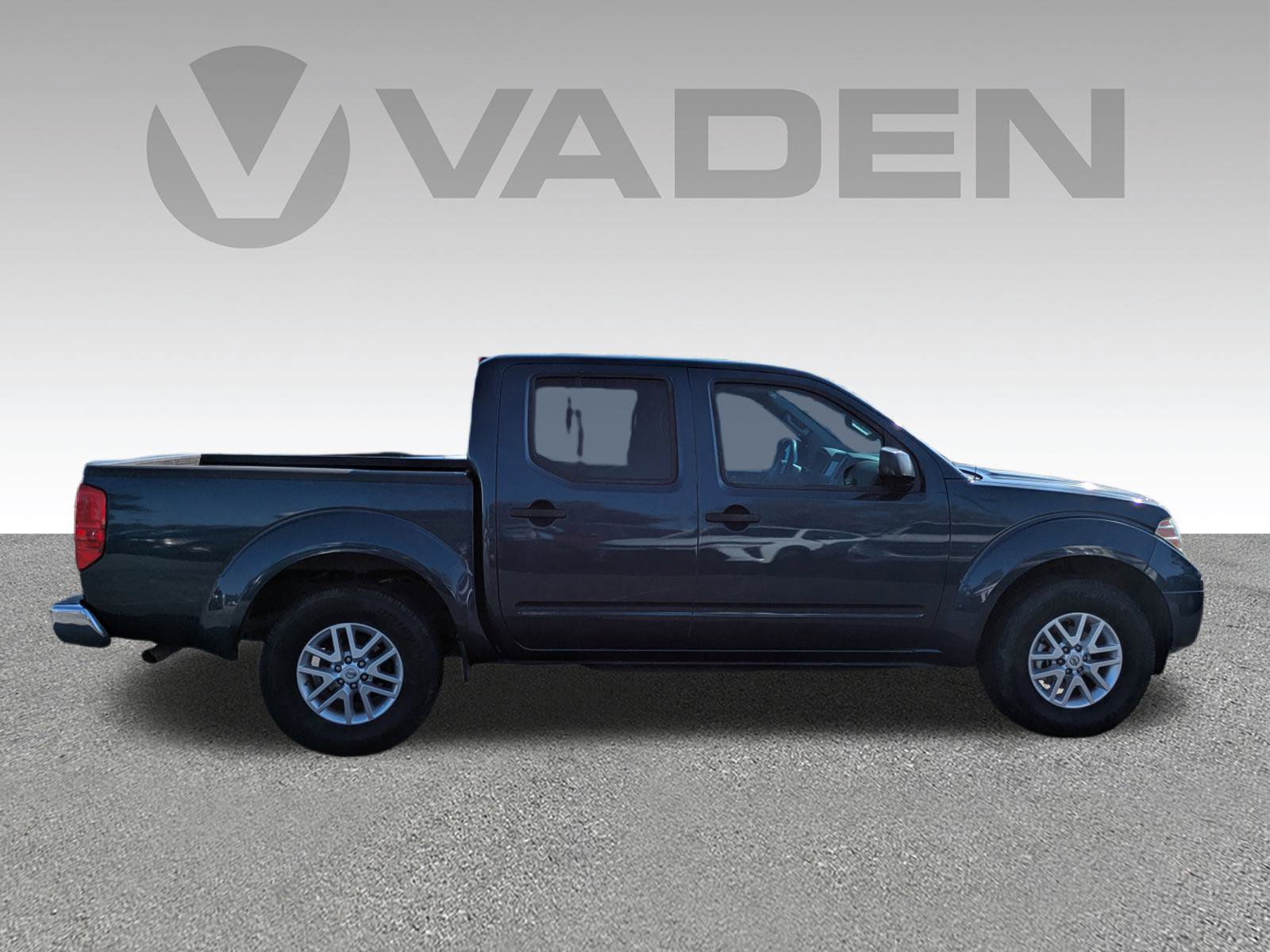 Used 2015 Nissan Frontier SV image 21