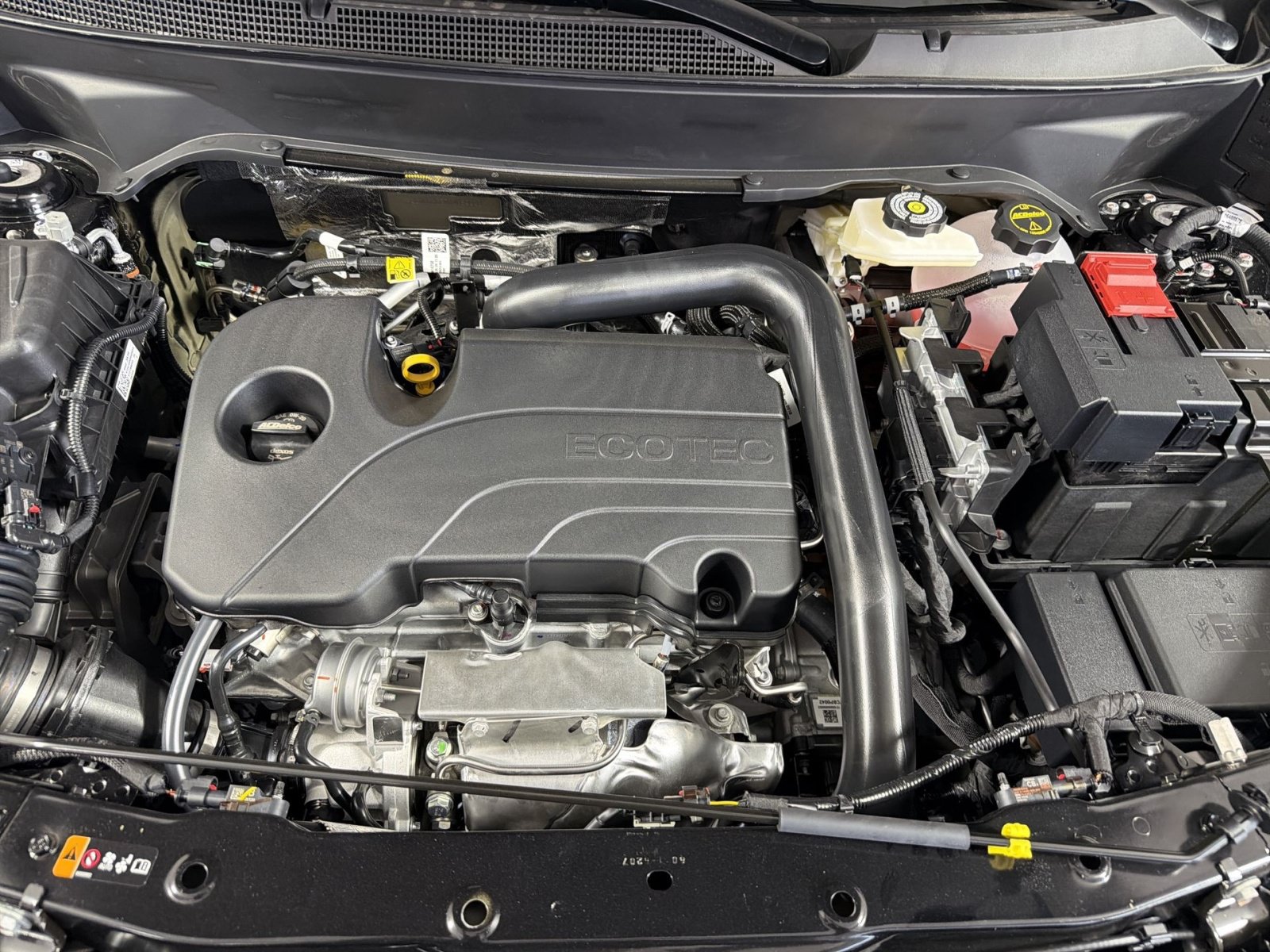 New 2027 Chevrolet Equinox LT w/ Safety and Technology Package FWD image 27