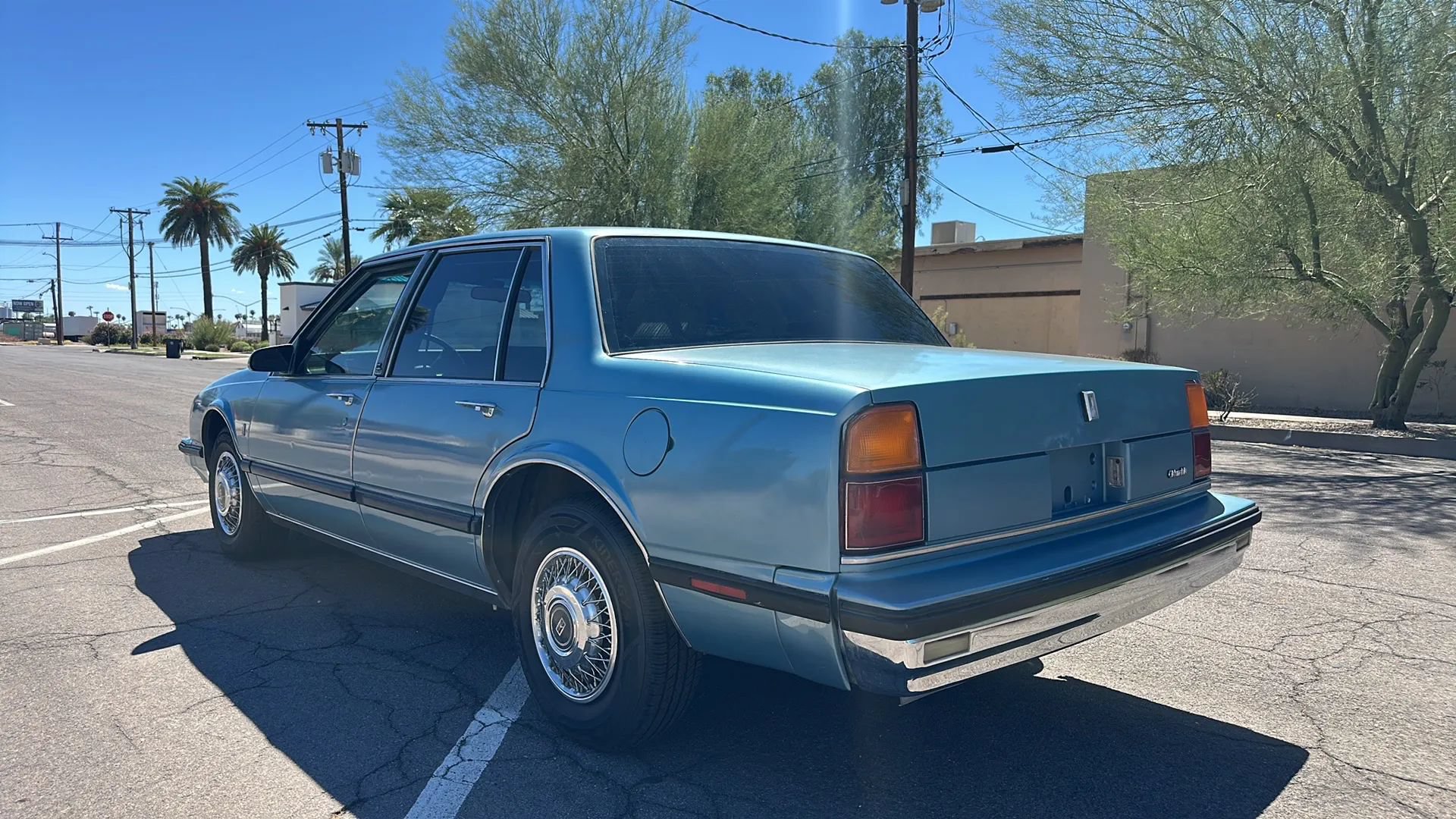 Used 1990 Oldsmobile 88 Royale Brougham FWD image 7