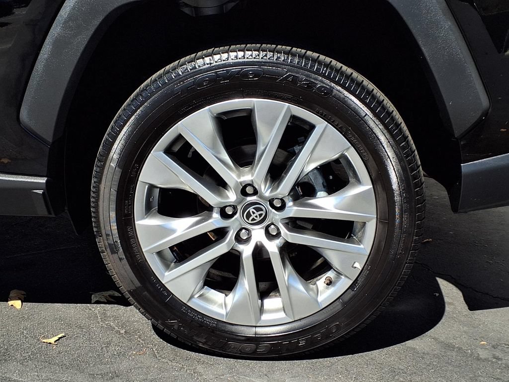 Used 2024 Toyota RAV4 XLE Premium FWD image 4