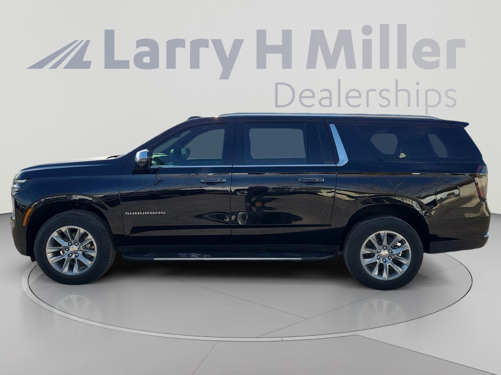 New 2026 Chevrolet Suburban Premier w/ Sun And Tow Package AWD/4WD image 2