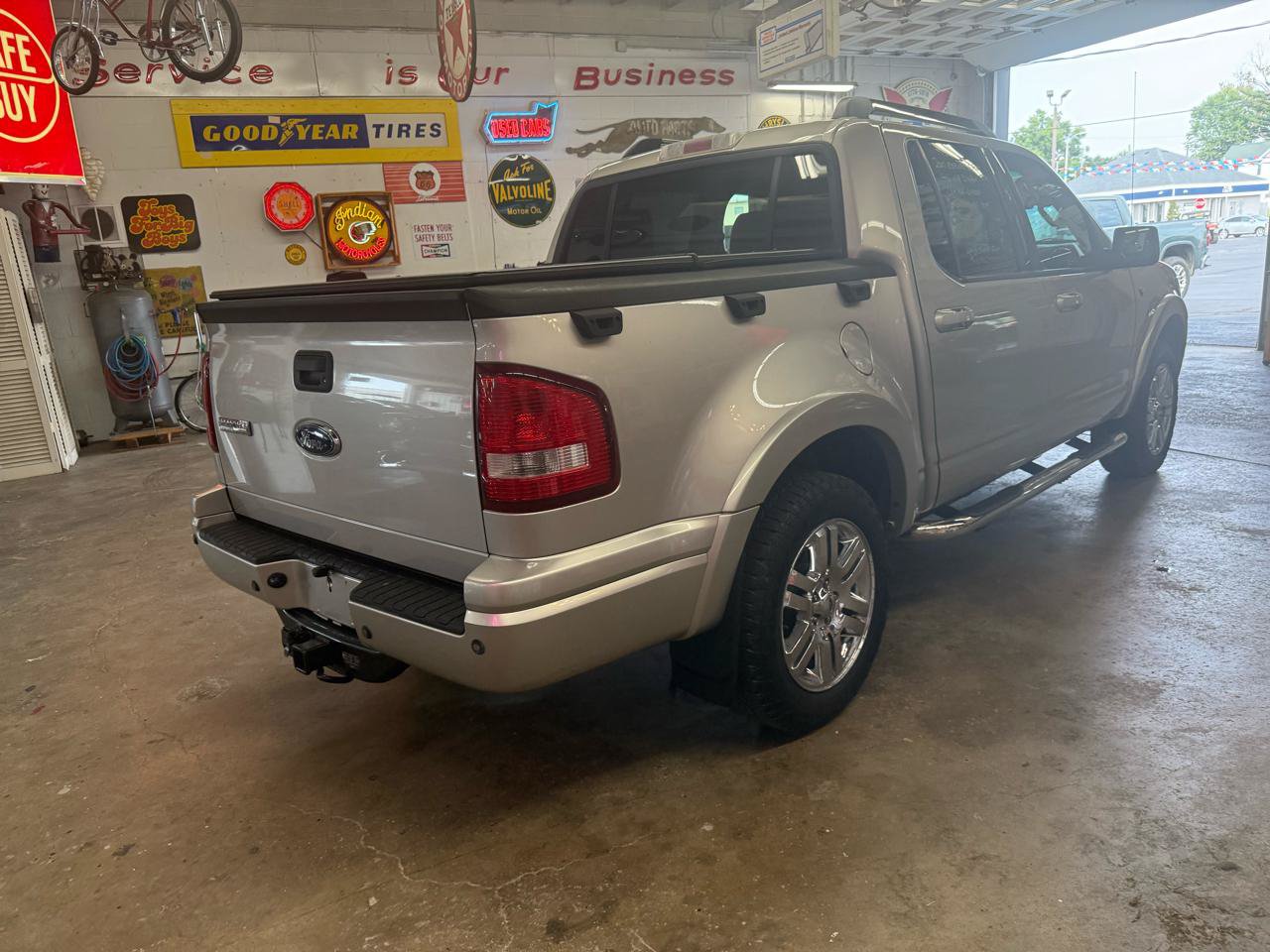Used 2007 Ford Explorer Sport Trac Limited RWD image 5