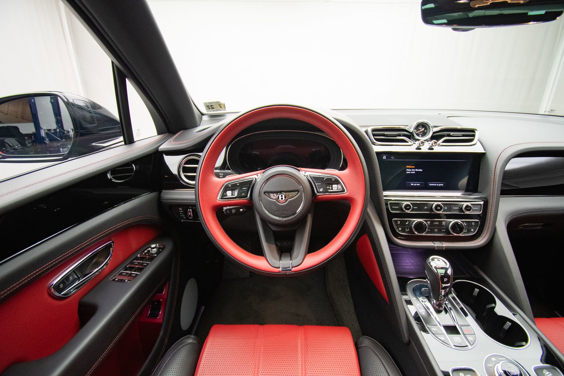 Used 2022 Bentley Bentayga AWD/4WD image 12
