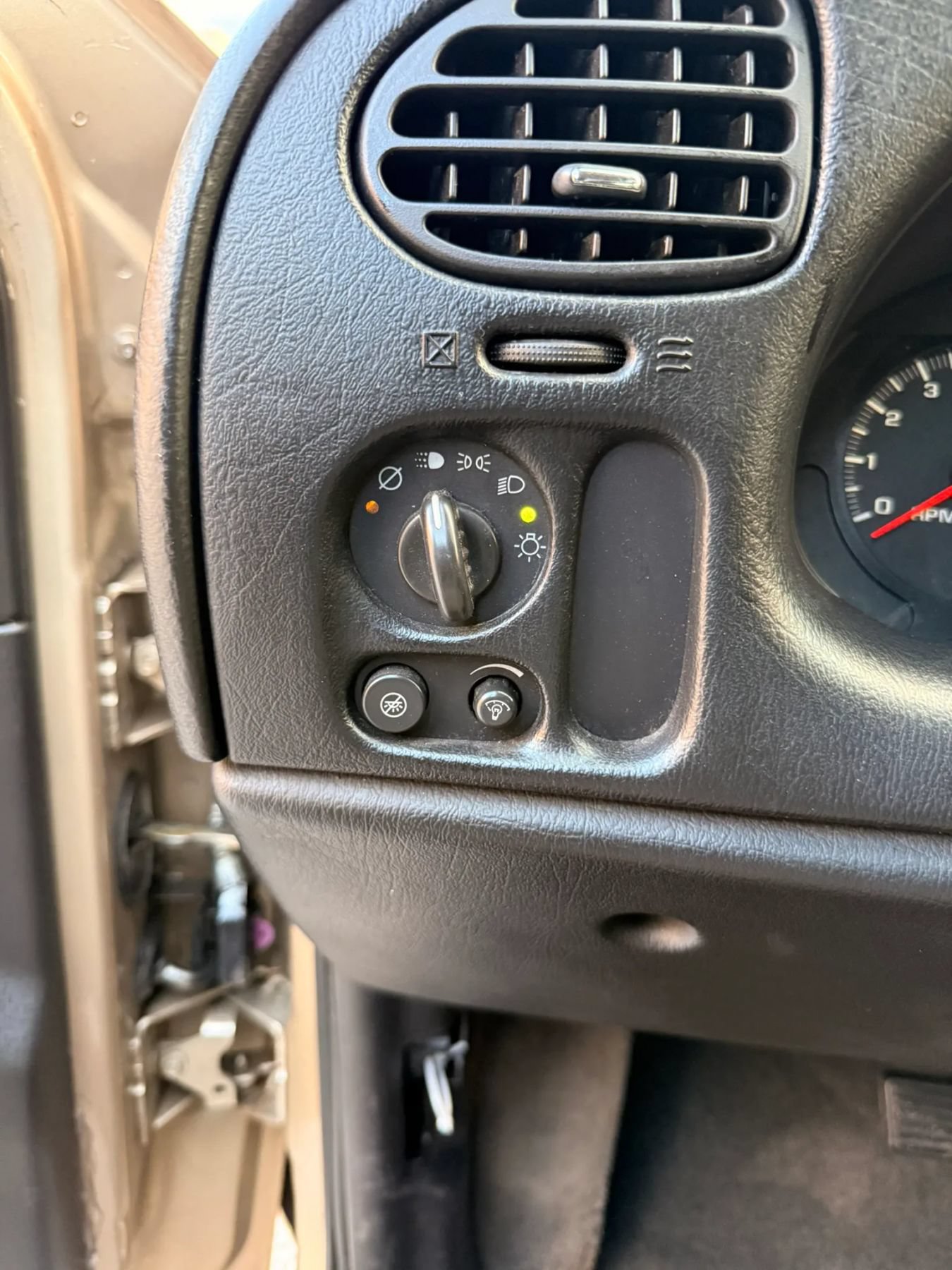 Used 2005 Chevrolet TrailBlazer LS w/ LS Preferred Equipment Group RWD image 12