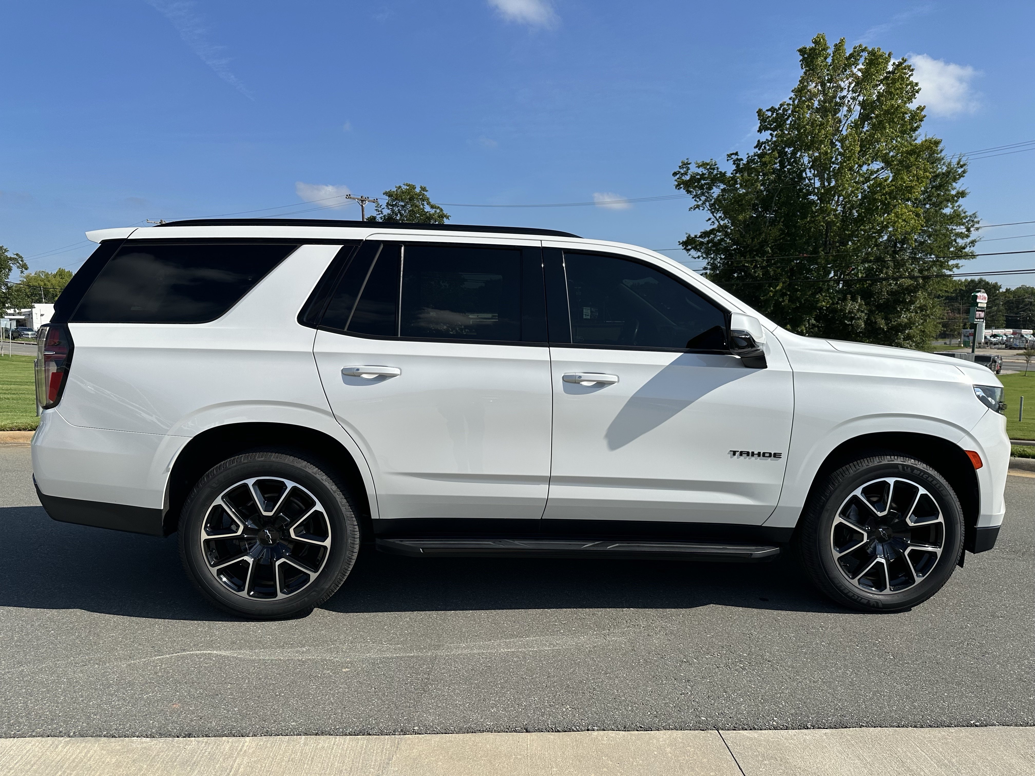 Used 2022 Chevrolet Tahoe RST w/ Luxury Package AWD/4WD image 11