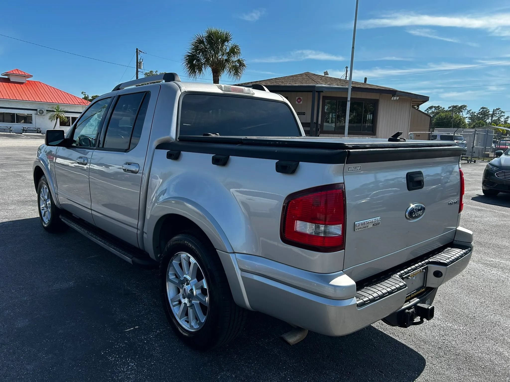 Used 2007 Ford Explorer Sport Trac Limited AWD/4WD image 11