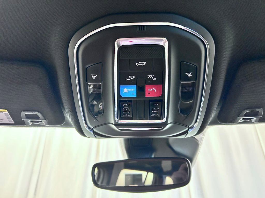 Used 2024 Jeep Grand Cherokee Altitude AWD/4WD image 18