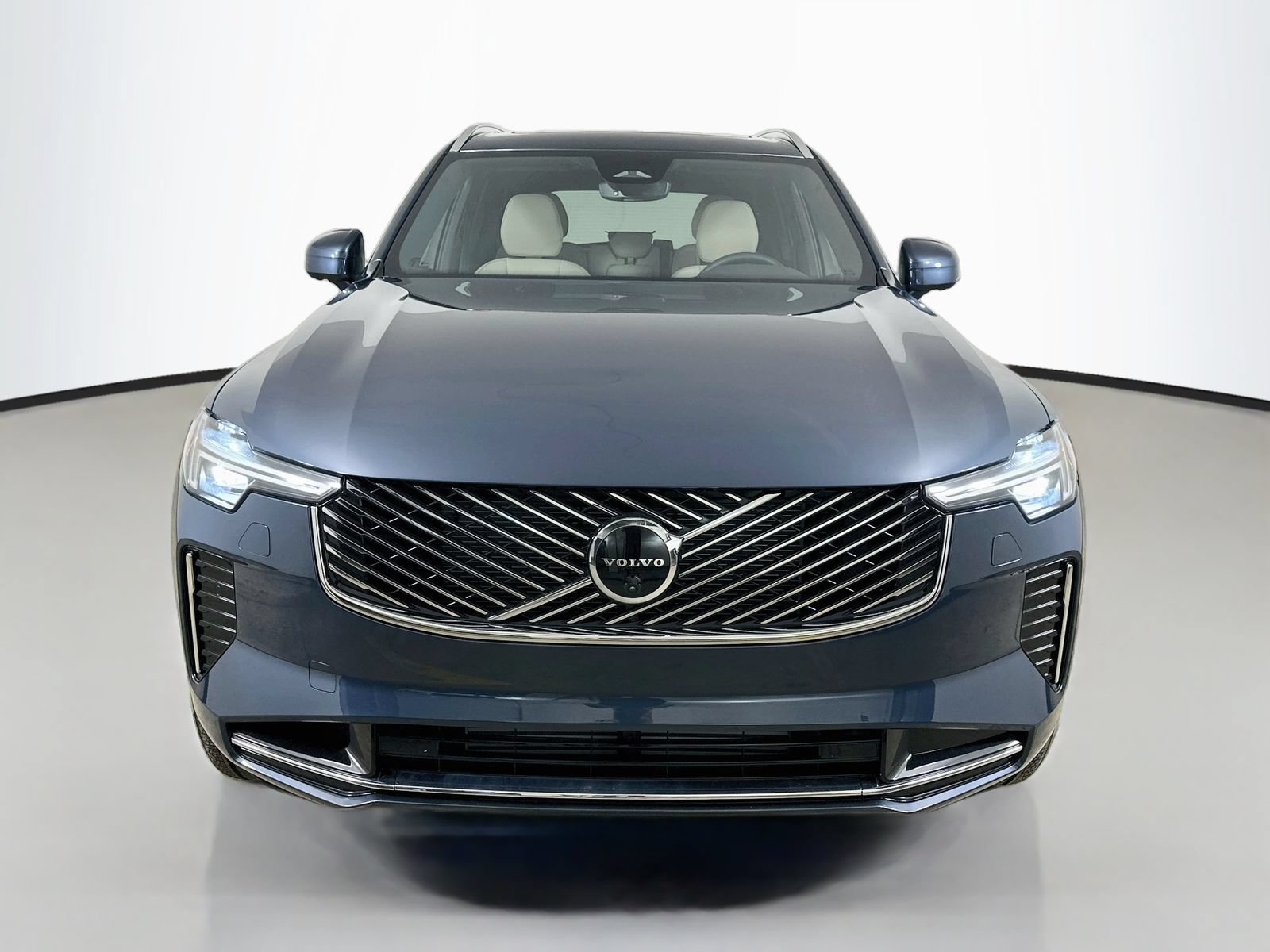 New 2026 Volvo XC90 T8 Plus w/ Protection Package Premier AWD/4WD image 2