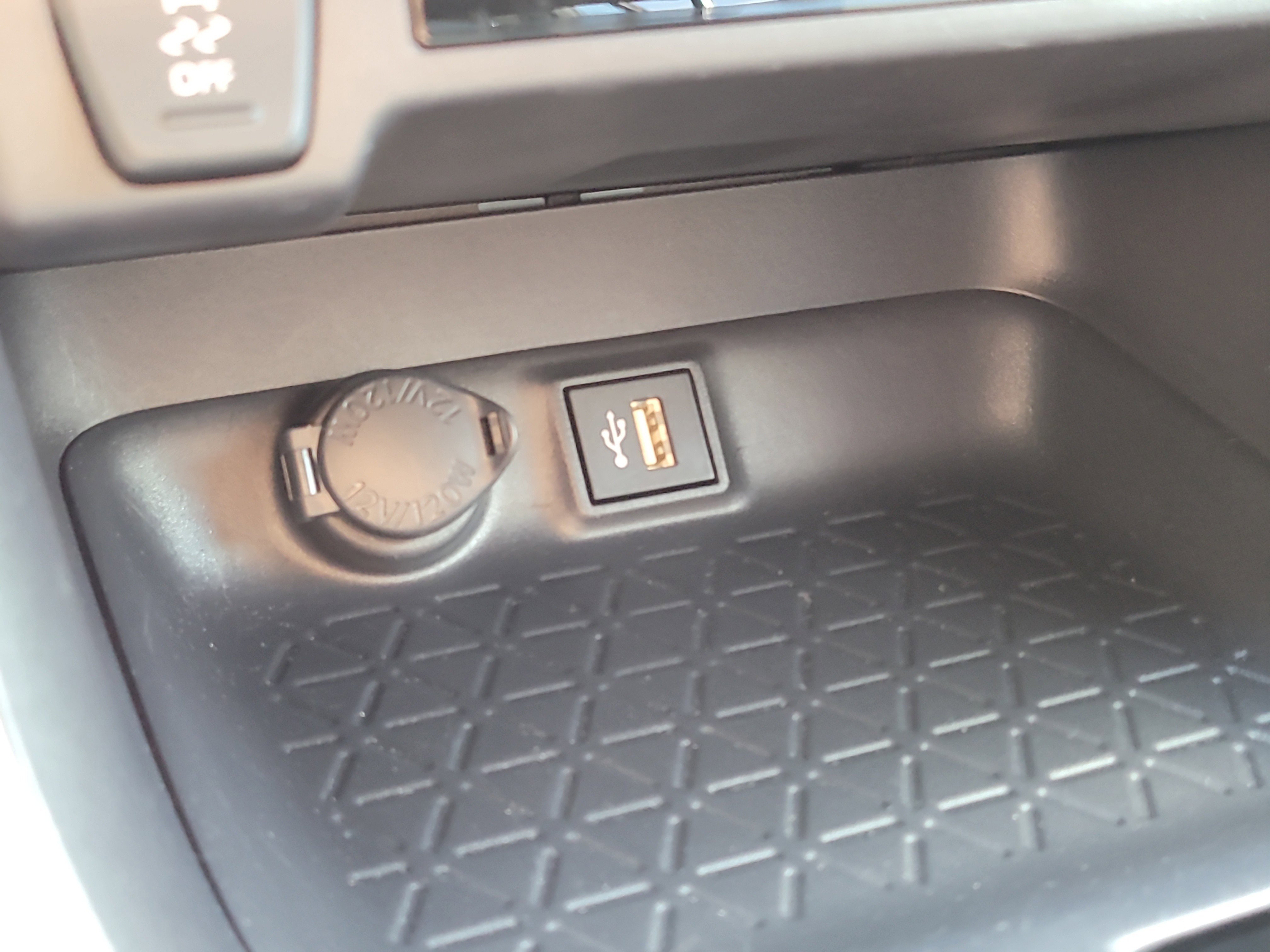 Certified 2025 Toyota RAV4 XLE FWD image 28