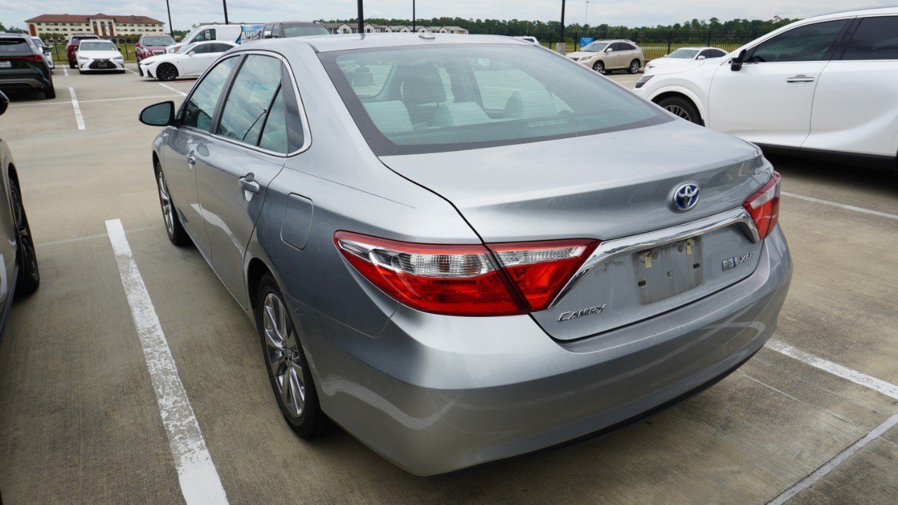 Used 2015 Toyota Camry XLE w/ Moonroof Package FWD image 8