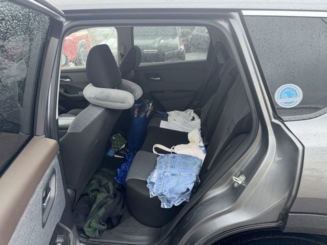 Used 2023 Nissan Rogue SV image 16