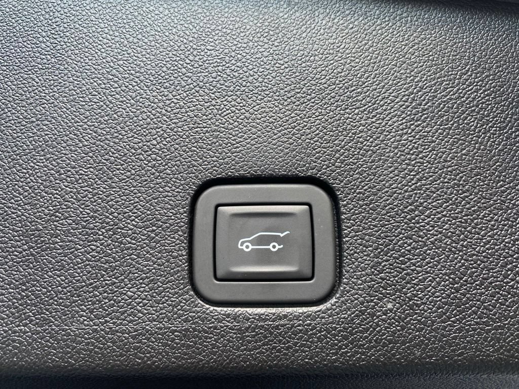 Certified 2025 Cadillac XT6 Sport w/ Technology Package AWD/4WD image 13
