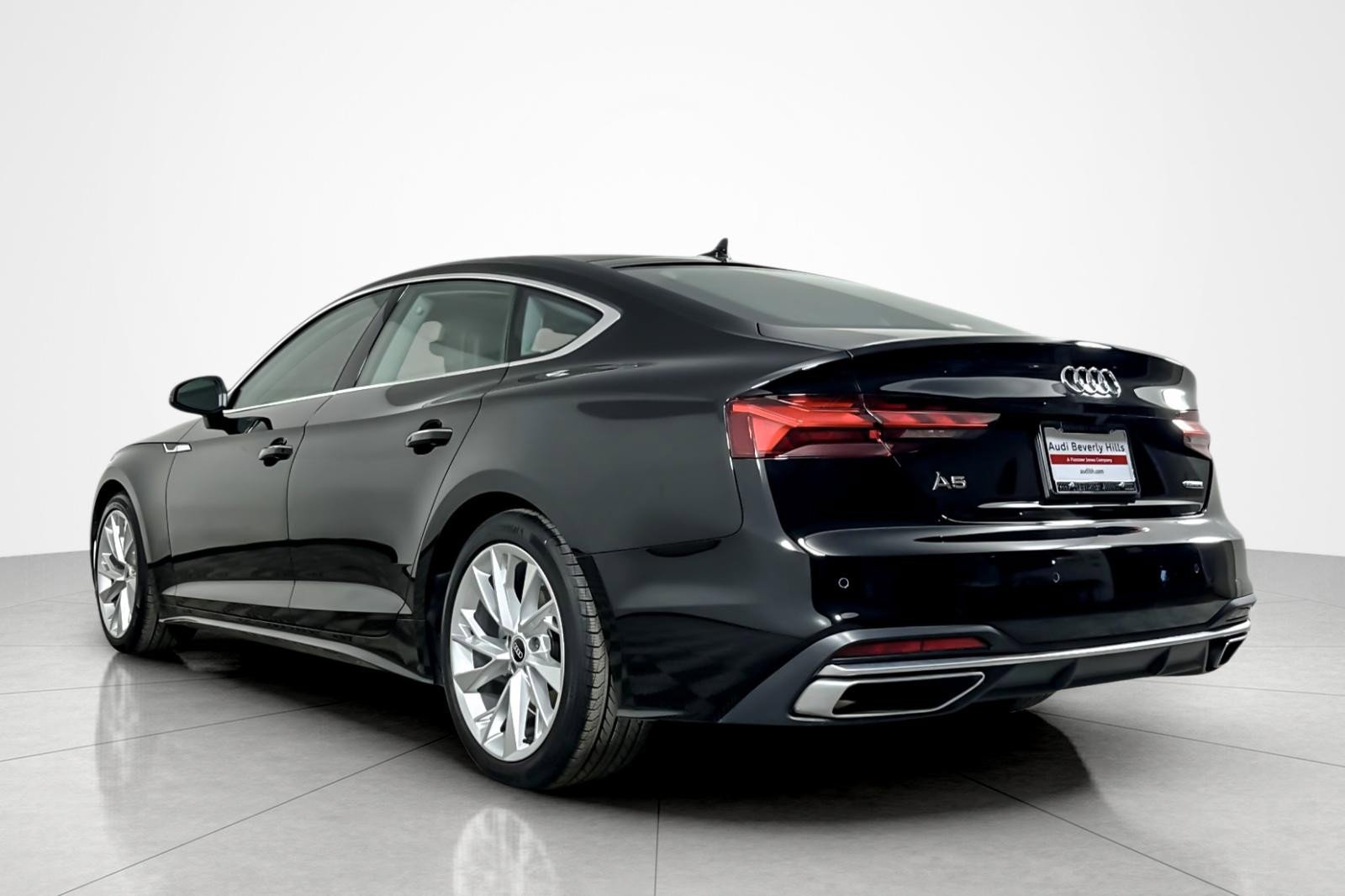 Used 2022 Audi A5 2.0T Premium image 3