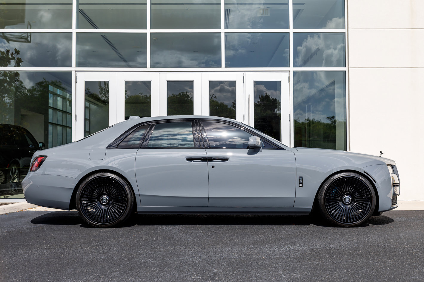 Used 2023 Rolls-Royce Ghost Black Badge w/ Black Badge Ghost Package AWD/4WD image 15