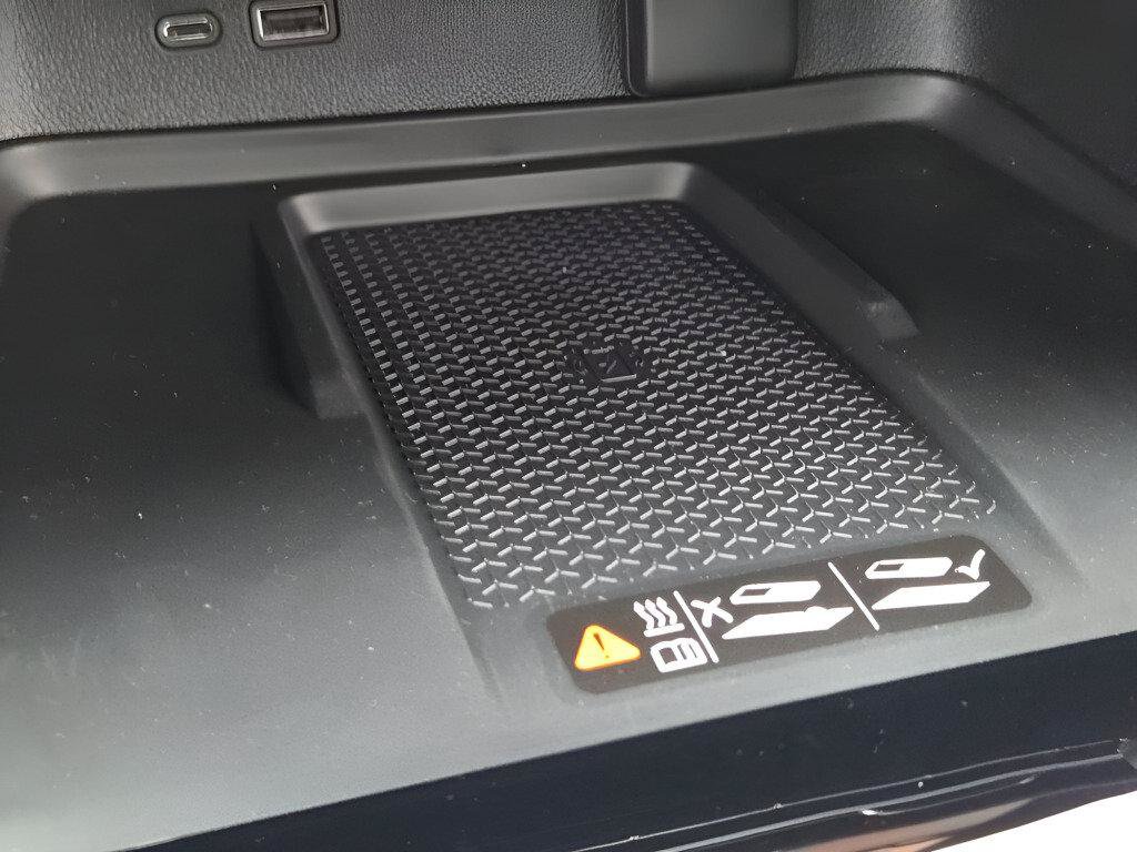 New 2027 Chevrolet Traverse RS w/ LPO, Floor Liner Package AWD/4WD image 35