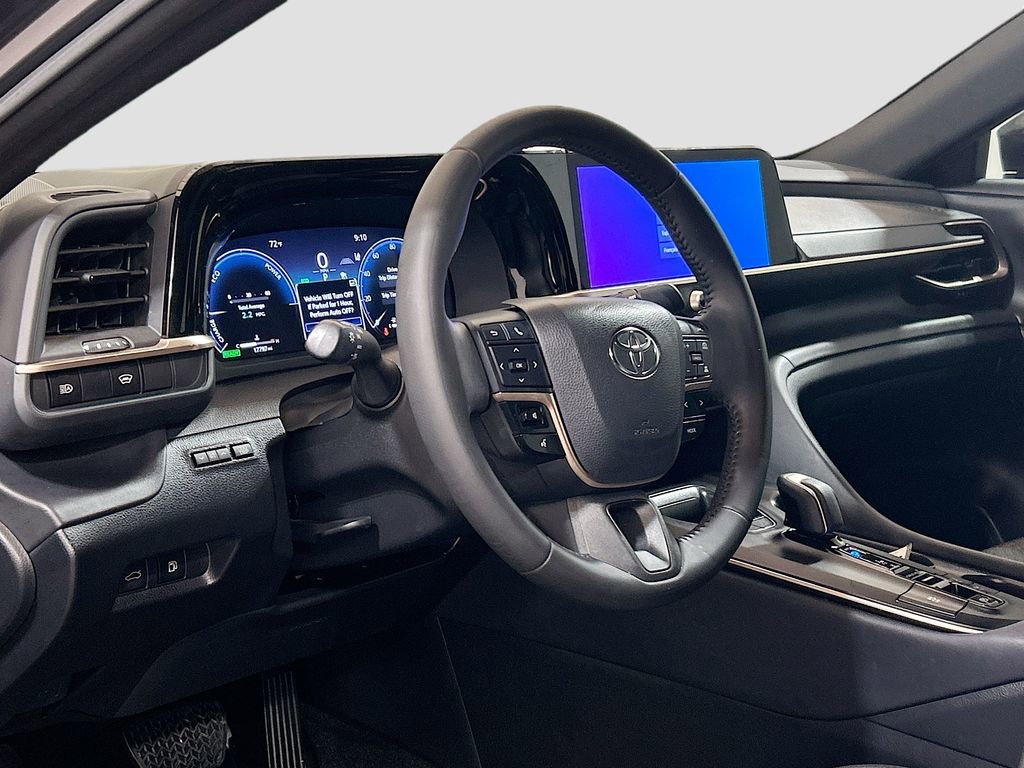 Used 2023 Toyota Crown XLE image 7