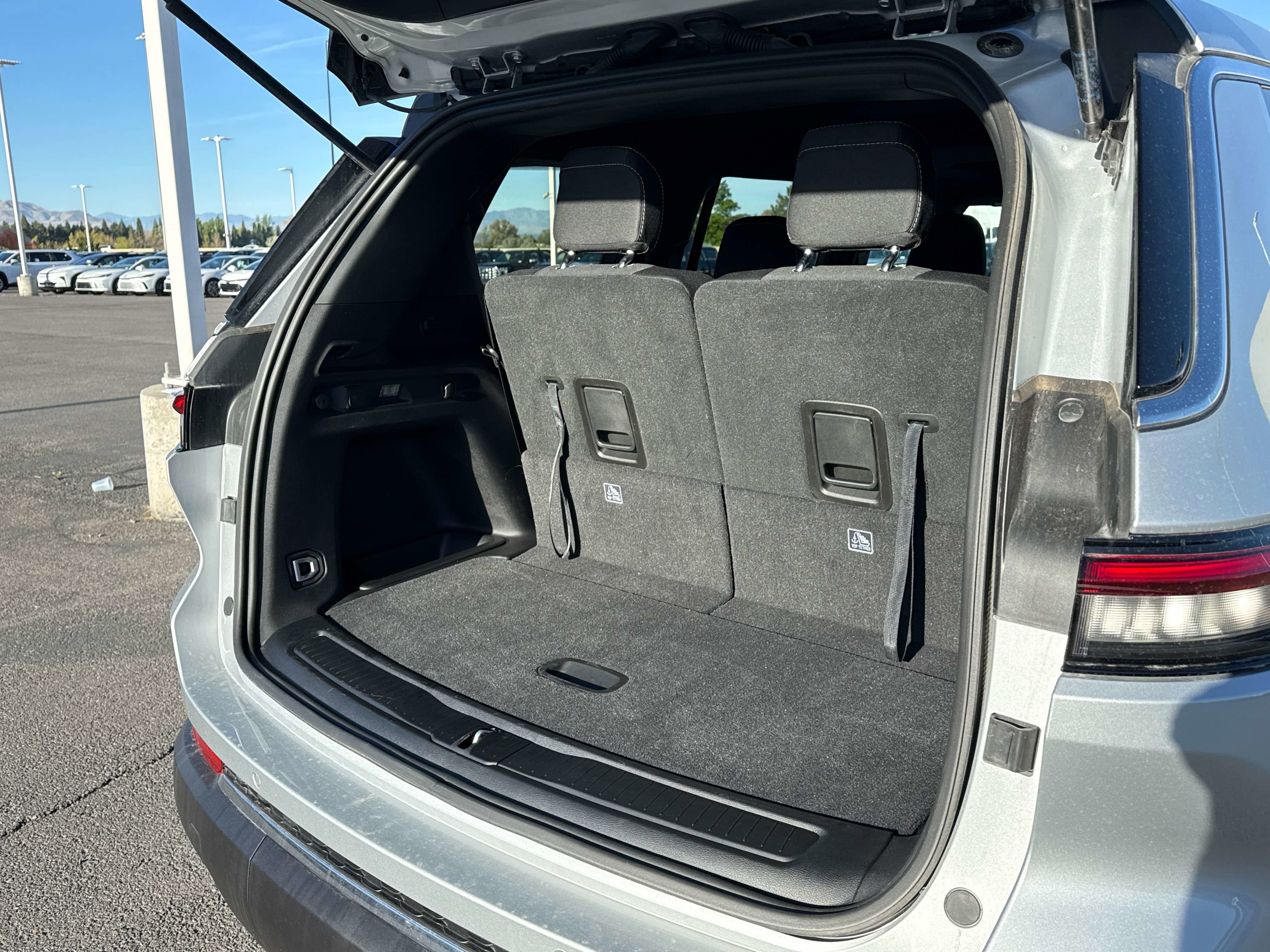 Used 2025 Jeep Grand Cherokee L Laredo w/ Trailer Tow Package AWD/4WD image 16