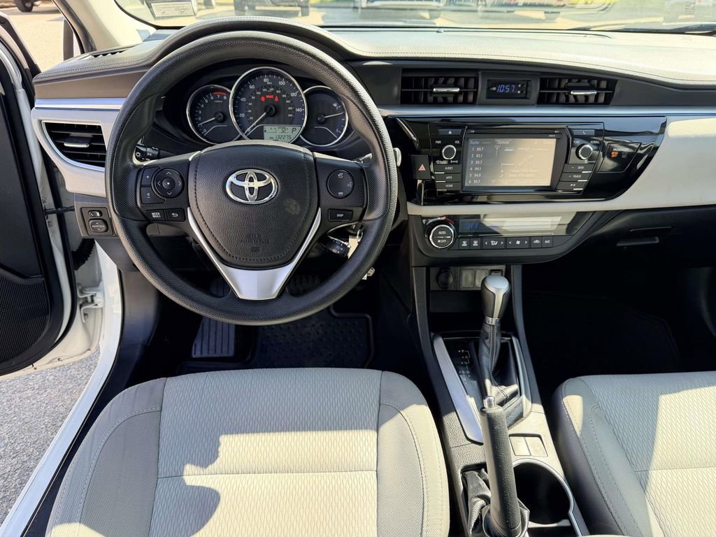 Used 2016 Toyota Corolla LE image 2