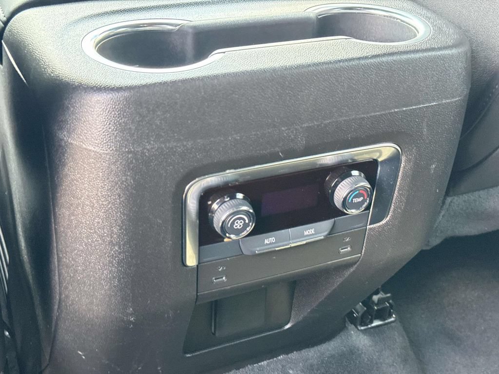 Used 2025 Chevrolet Suburban Z71 AWD/4WD image 14