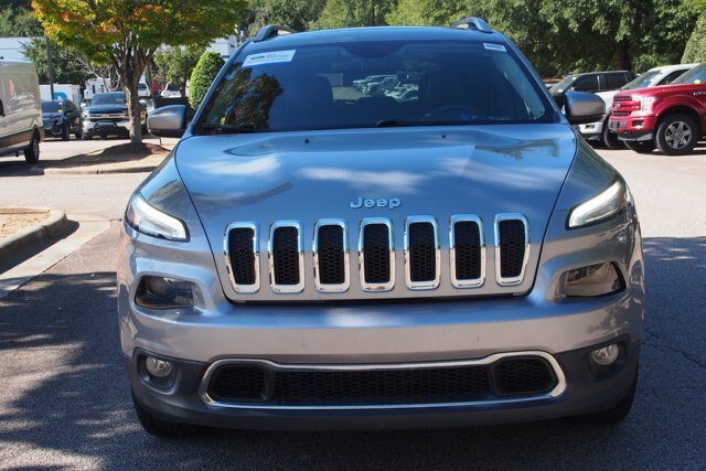 Used 2017 Jeep Cherokee Limited AWD/4WD image 2