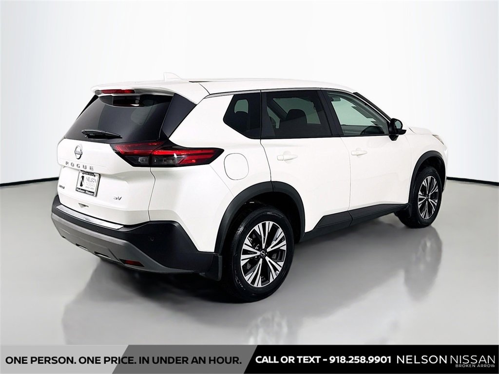 Used 2023 Nissan Rogue SV image 5