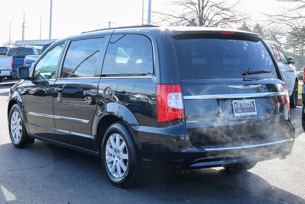 Used 2014 Chrysler Town & Country Touring FWD image 23