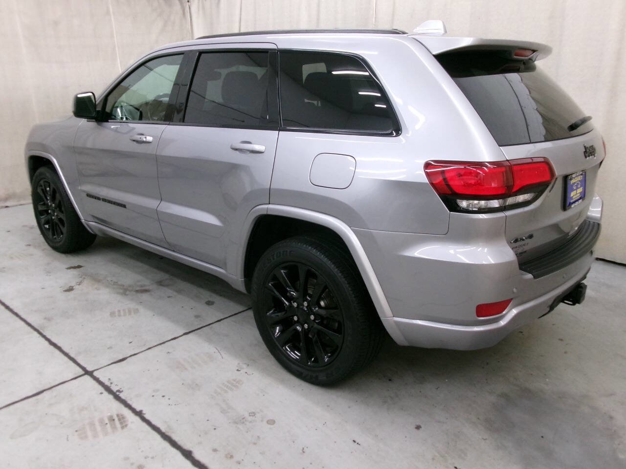 Used 2021 Jeep Grand Cherokee Laredo X image 5