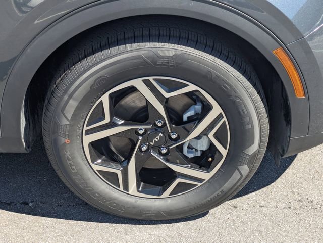 Used 2025 Kia Sportage LX image 11