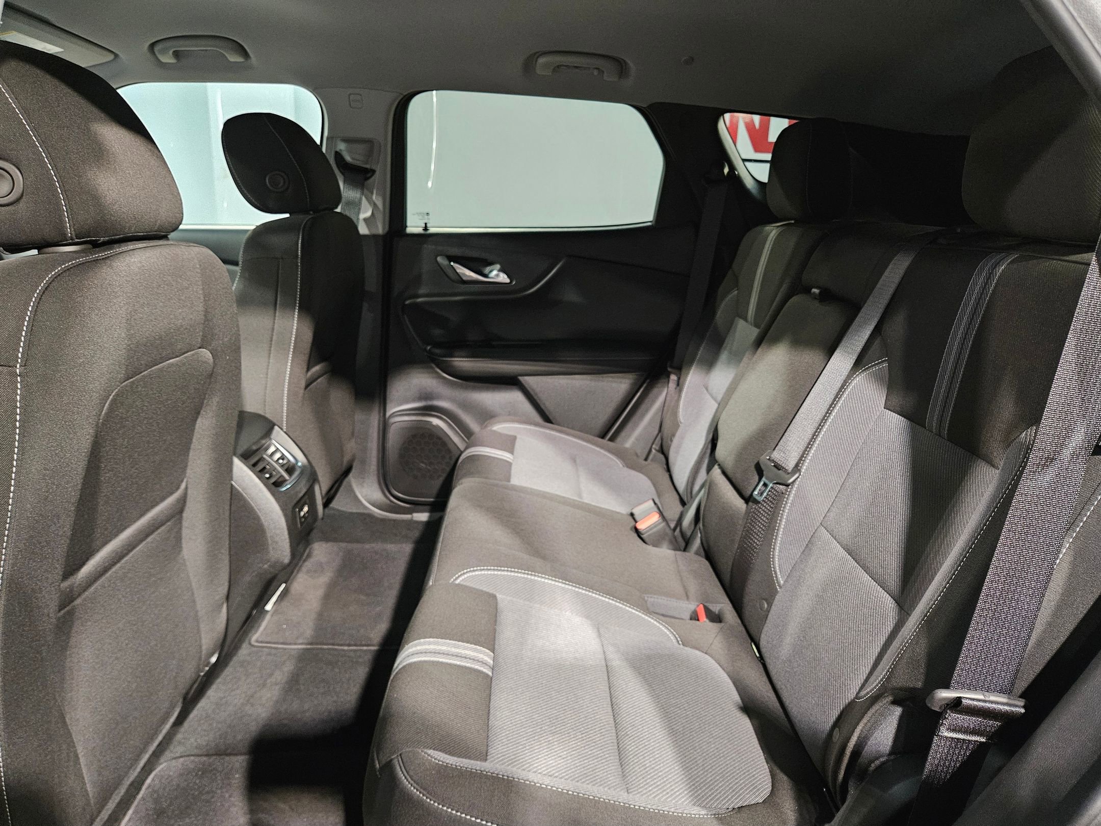 Used 2025 Chevrolet Blazer LT image 34