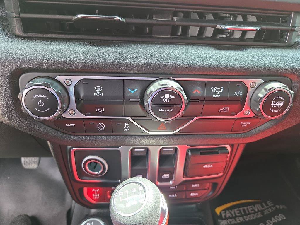 Used 2024 Jeep Wrangler Sport AWD/4WD image 18