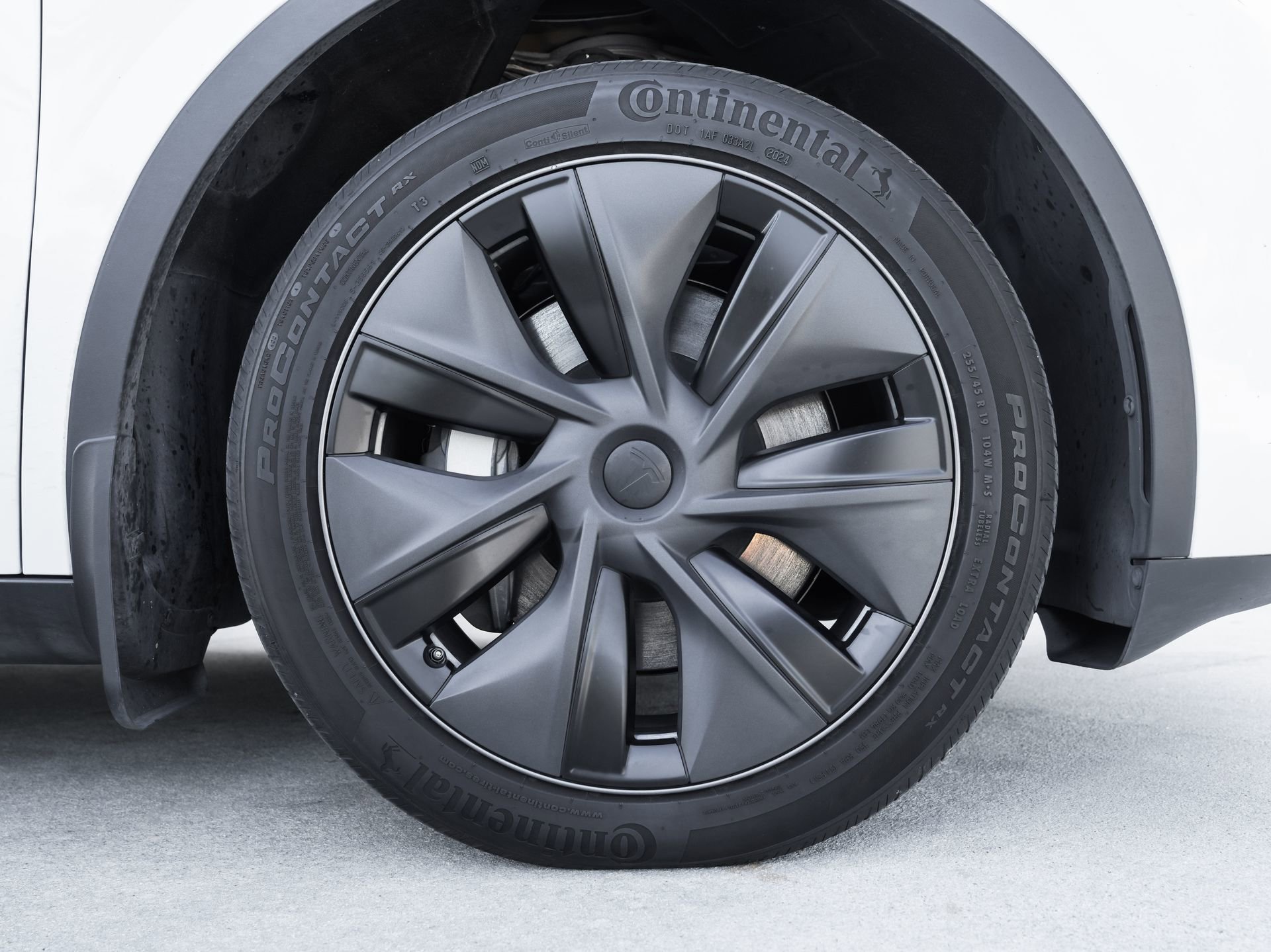 Used 2024 Tesla Model Y Long Range RWD image 11