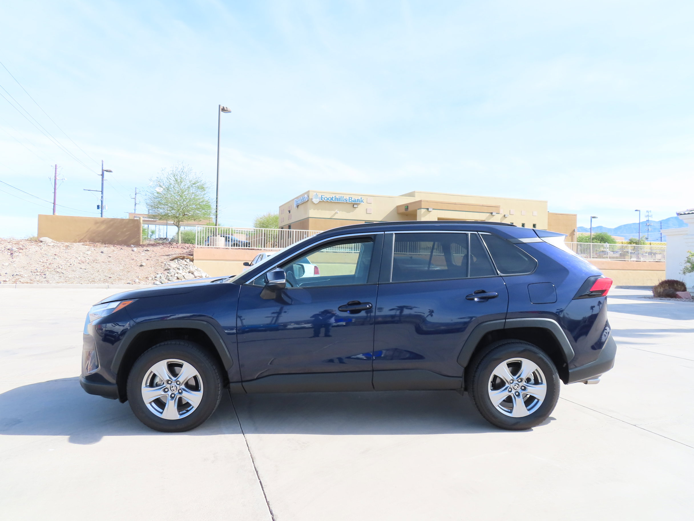 Used 2024 Toyota RAV4 XLE FWD image 2